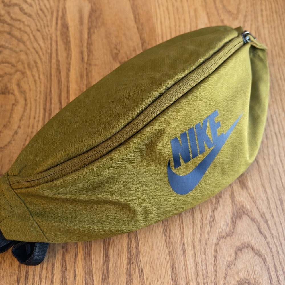 Nike Olive Green Crossbody Fanny Pack Waist Bag Unisex